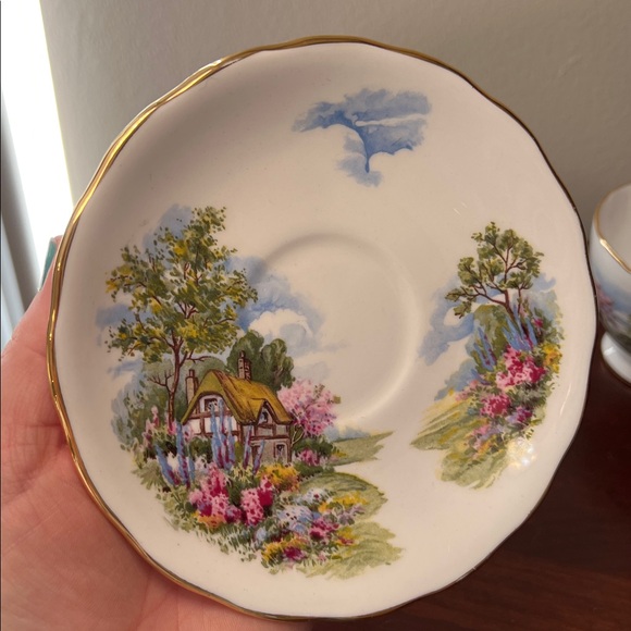 VTG Royal Vale Made in England Cottage Scene Bone China Teacup and Saucer Set - Picture 5 of 10